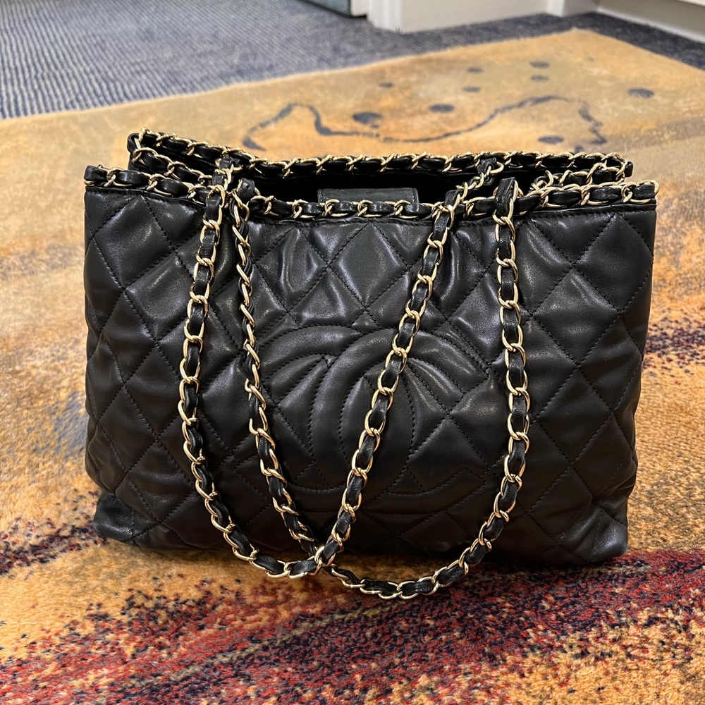 SOLD Chanel gold hardware calfskin tote